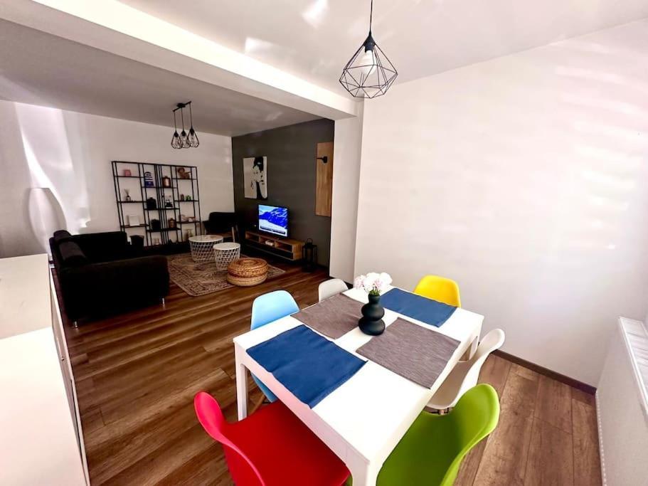 Casa Curte Interioara, Centru