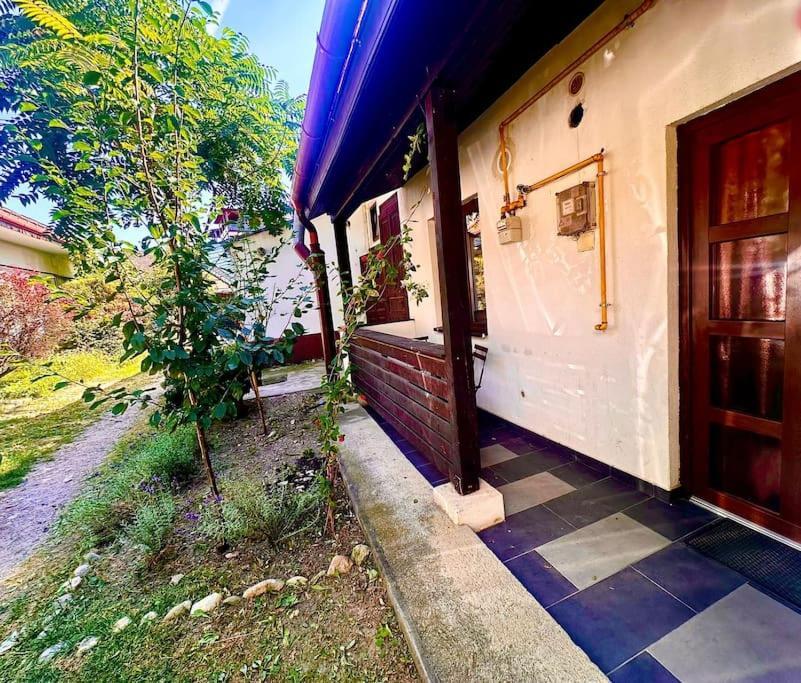Casa Curte Interioara, Centru Villa